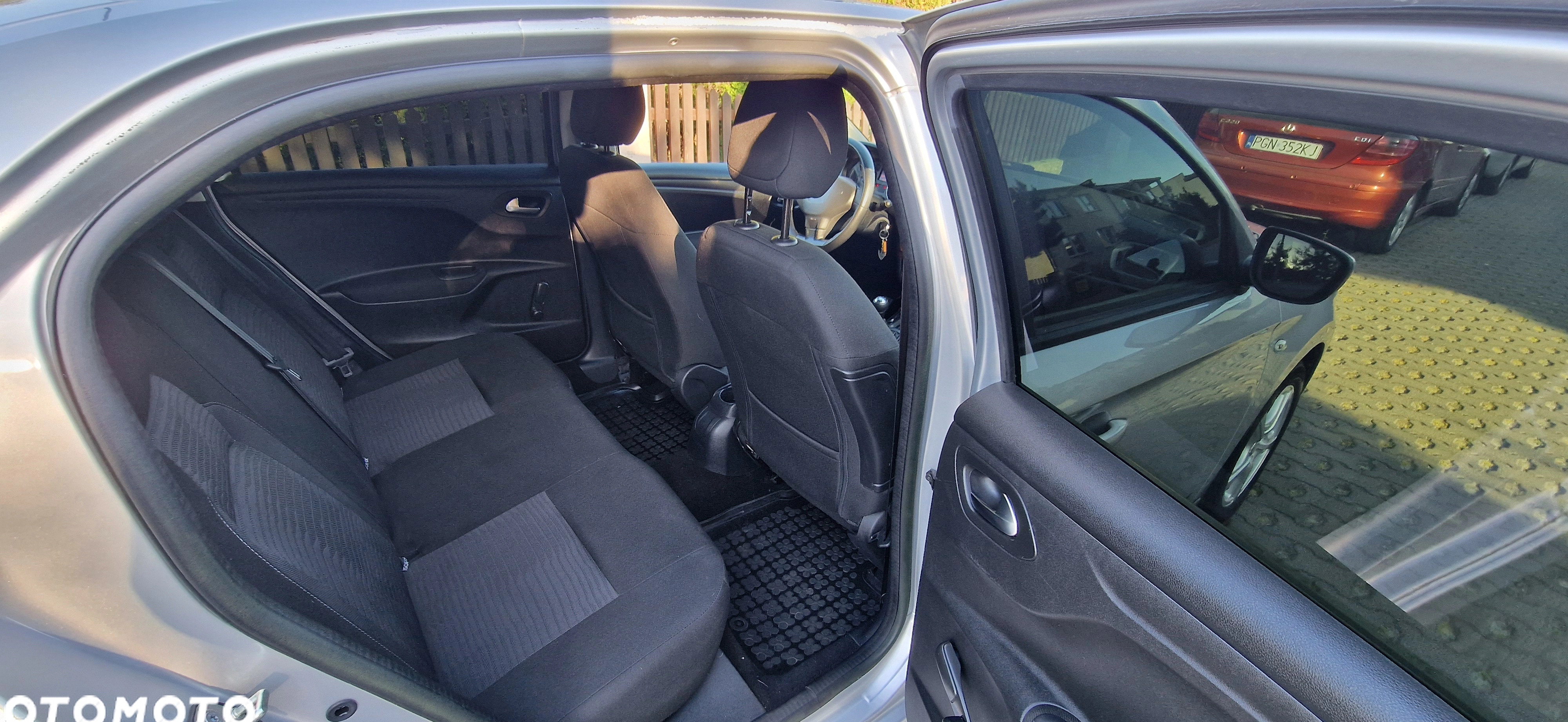 Peugeot 301 cena 23500 przebieg: 52500, rok produkcji 2013 z Gniezno małe 106